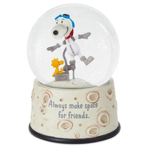 PEANUTS MAKE SPACE FOR FRIENDS ASTRONAUT SNOOPY SNOW GLOBE